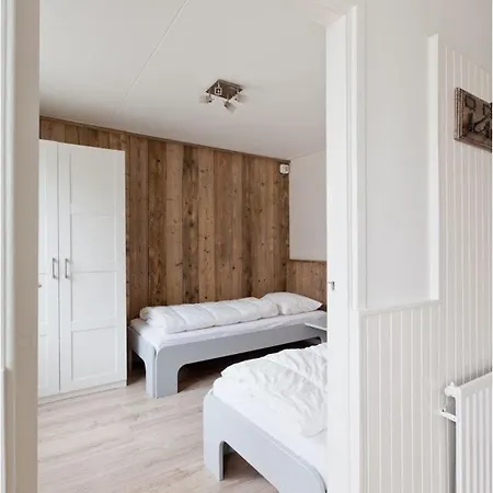 Dorpsweg 9 - Holiday home Ouddorp